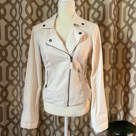 Moto jacket - Picture 1 of 7